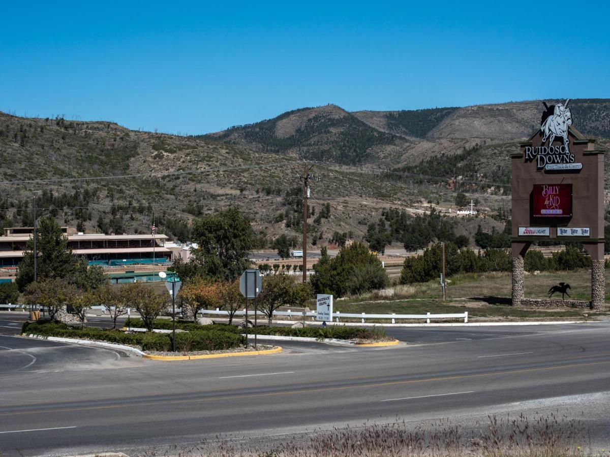Apache Village Cabinette 11, Queen Bed, Midtown, Sleeps 2 Ruidoso Bagian luar foto